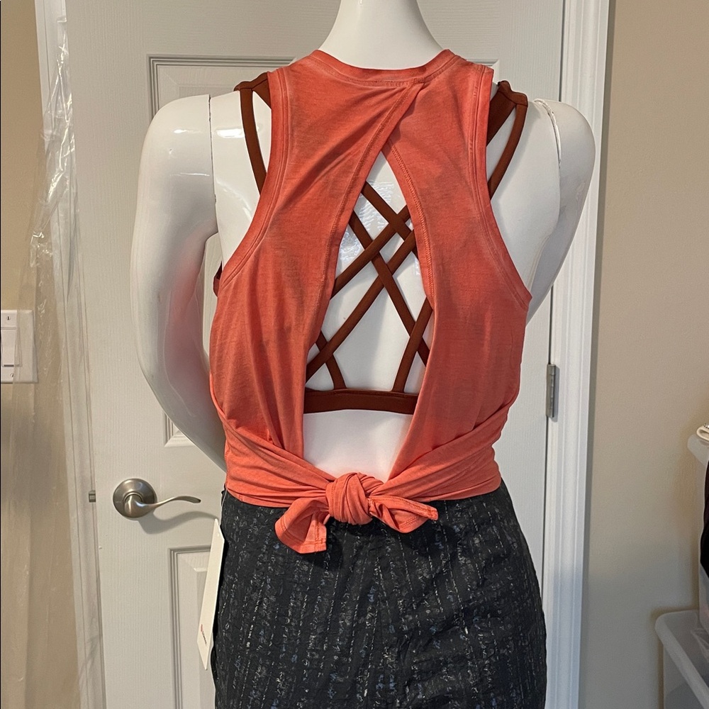 LULELEMON ALL TIED UP TANK SIZE 4 NWT
Rustic coral - Picture 5 of 10
